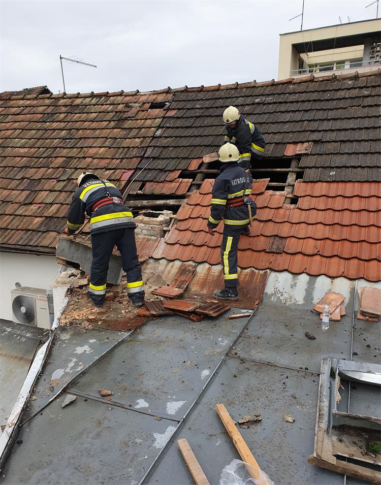 Slika /slike/Vijesti/DVD Budaševo 1-intervencija.jpg